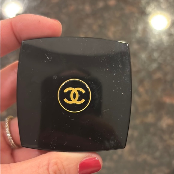 Chanel Elegant Beige Eyeshadow Compact - Picture 2 of 3